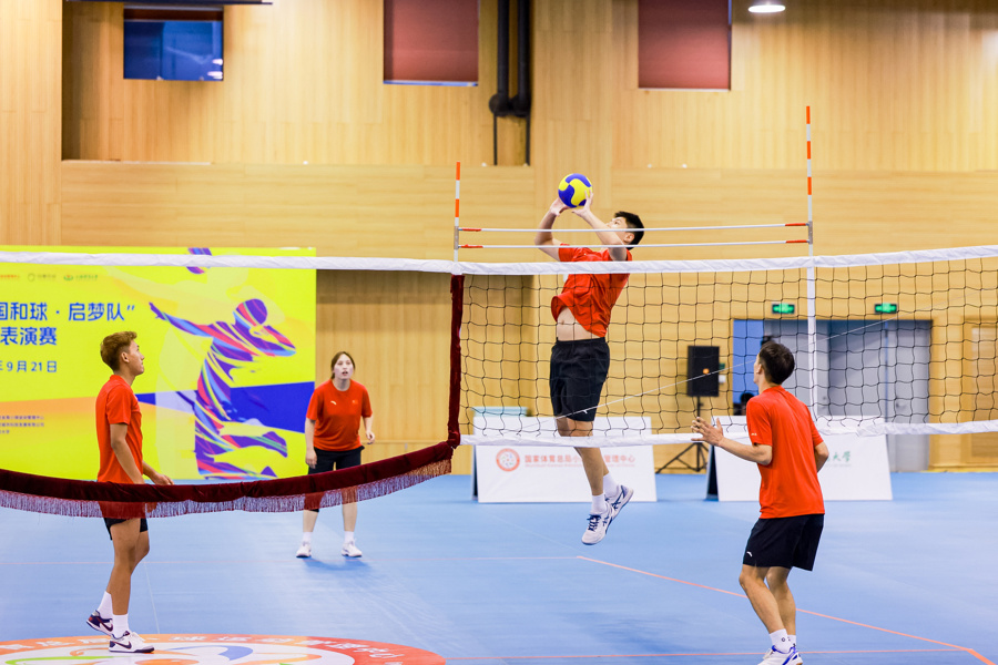 不限, 育教练员和