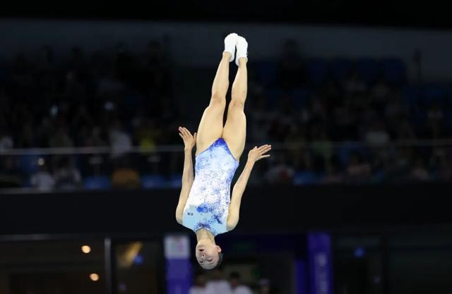 眼神中充满 眼神中充满